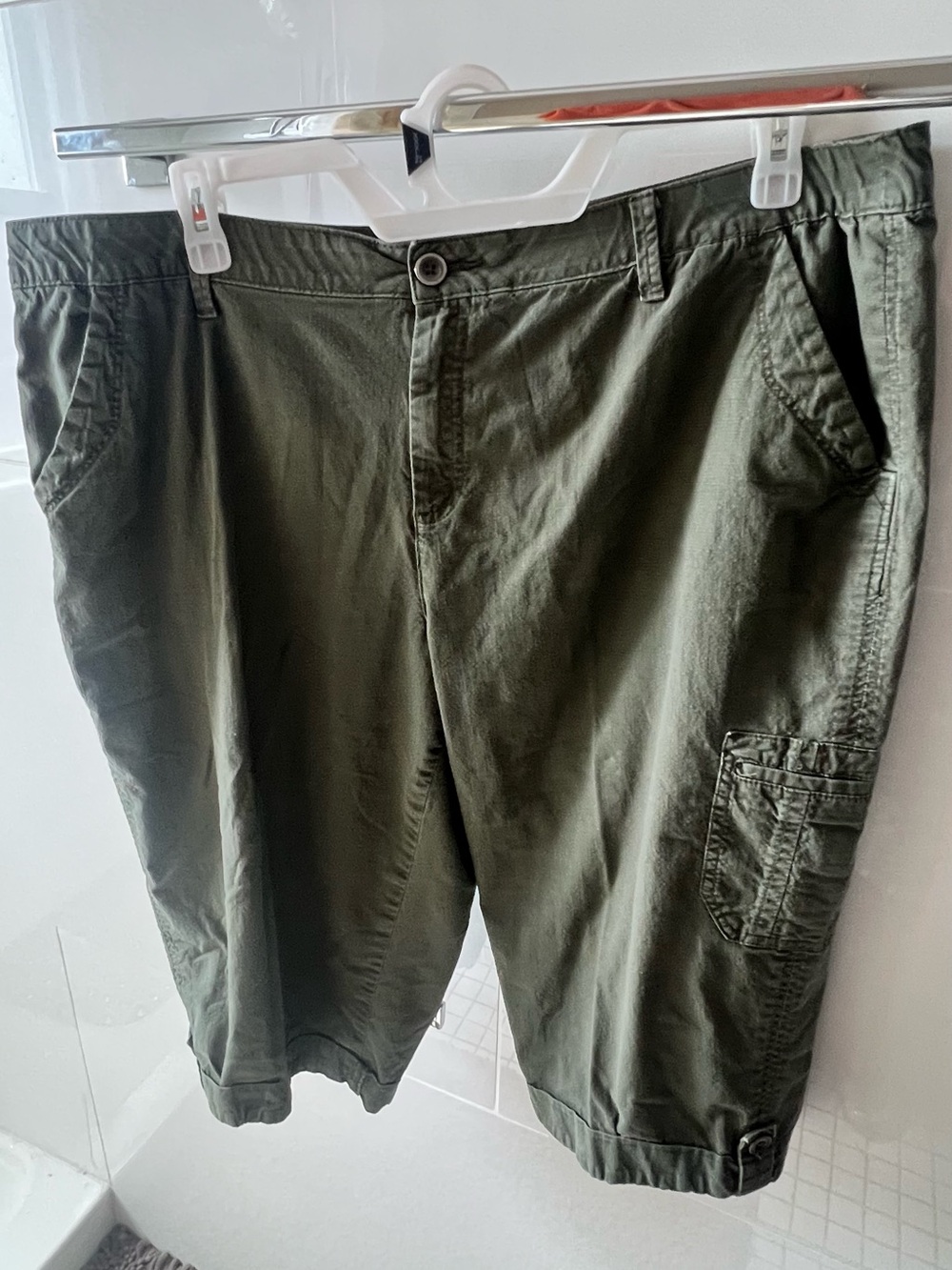 Women’s cjbanks olive green rip stop capri pants size 20w